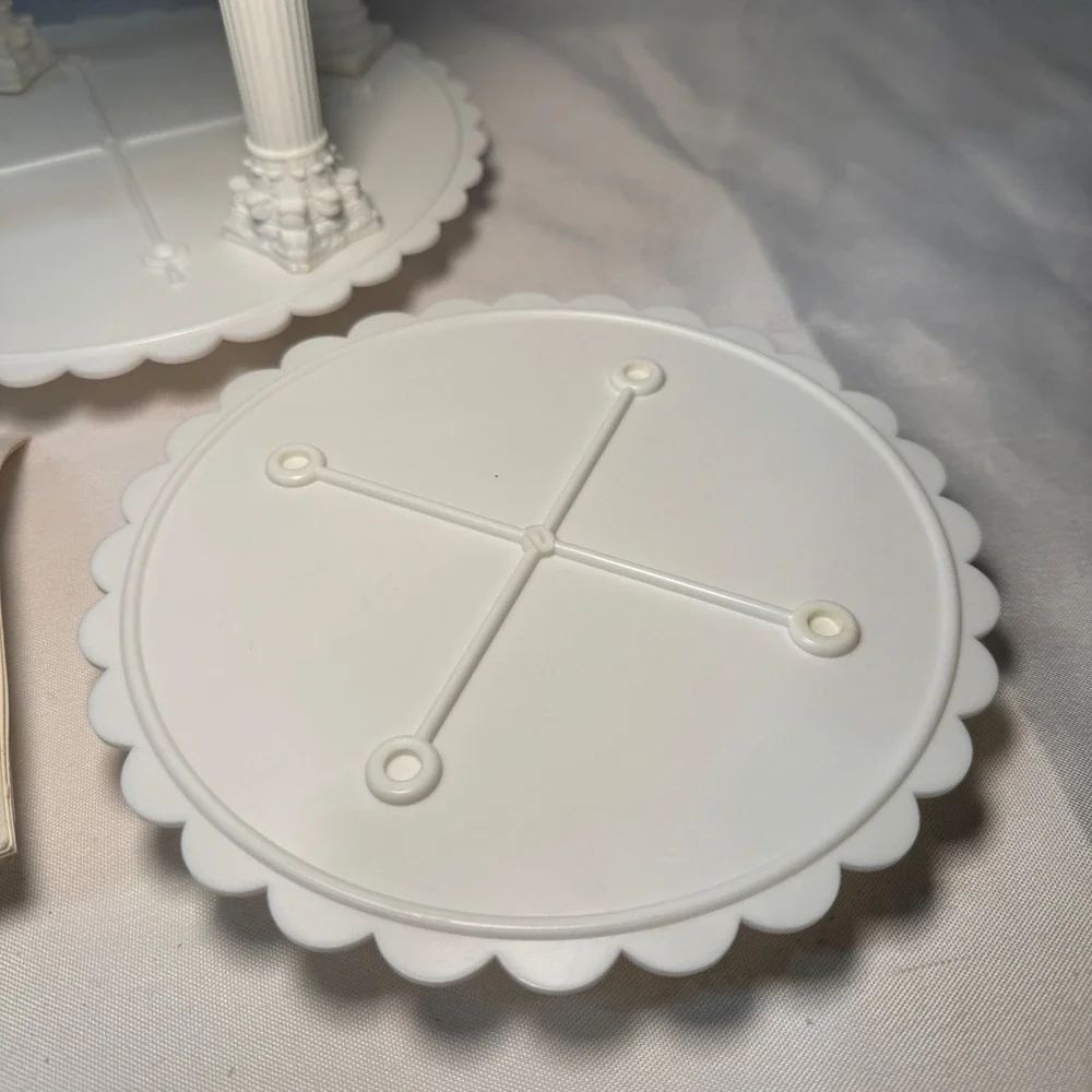 Wilton White Tiered Wedding Cake Stand 302-1306 Scalloped Plates Columns 1985